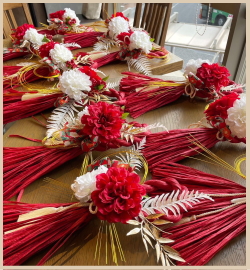 ソーラダリアと木の実のリース写真