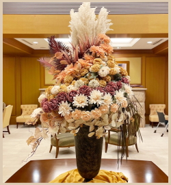 お花のレンタル　エントランス装花秋イメージの写真