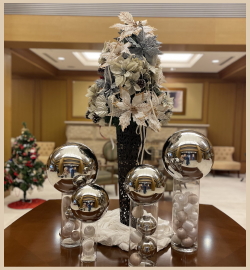 お花のレンタル　エントランス装花クリスマスイメージの写真